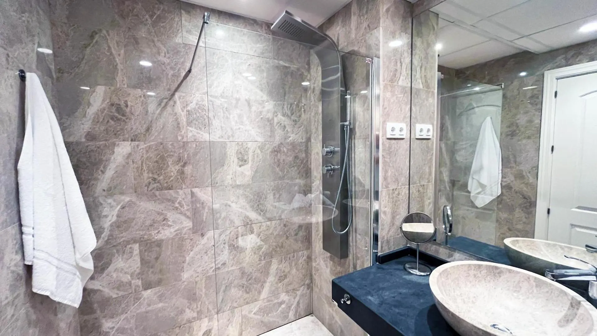 Mshome Oasis Premium En El Mar Benalmadena 0*,  Spain
