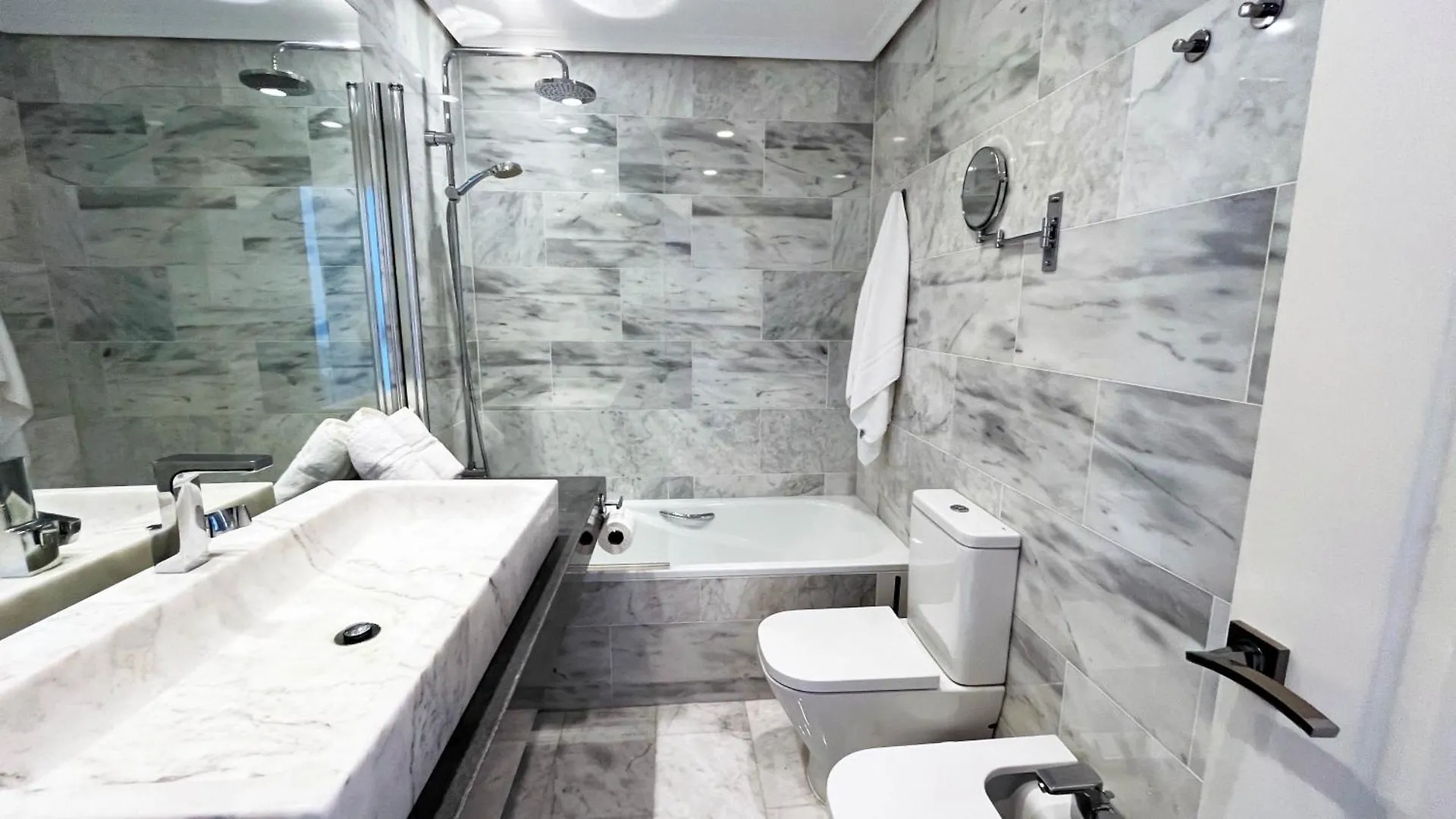 Mshome Oasis Premium En El Mar Benalmadena Spain